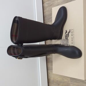 BURBERRY RAIN BOOTS WOMEN'S US 9